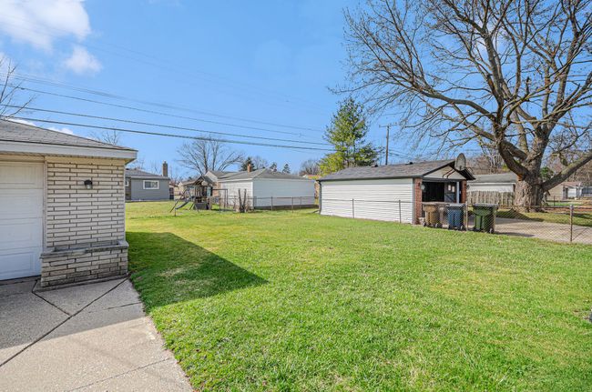 37653 Badger Dr, House other with 3 bedrooms, 2 bathrooms and null parking in Sterling Heights MI | Image 23