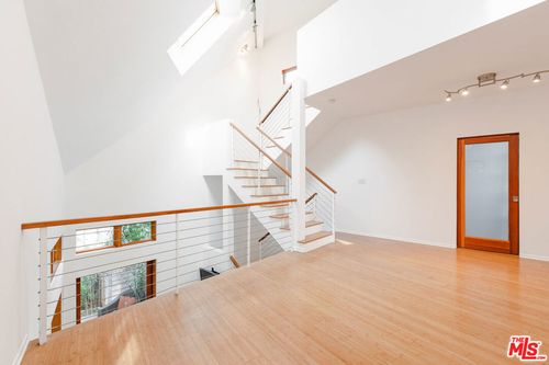 834 Indiana Ave, Venice, CA, 90291-2731 | Card Image