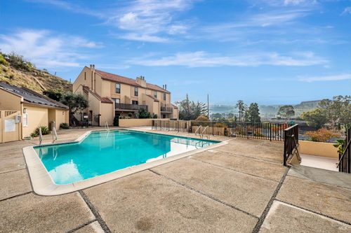 apt-4-100 Marin Center Dr, San Rafael, CA, 94903-2714 | Card Image
