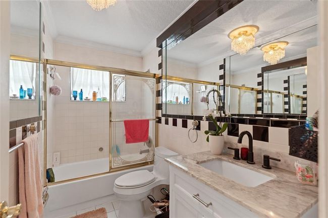 Bathroom 2 | Image 8