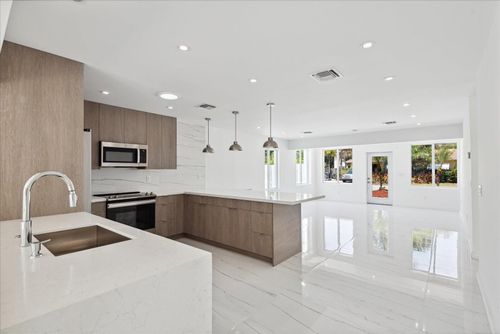 1-1-2201 Ne 9th Ave, Wilton Manors, FL, 33305-2211 | Card Image