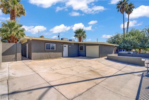2746 E Owens Ave, North Las Vegas, NV, 89030-7216 | Card Image