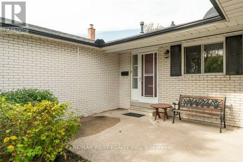 38 Albacore Crescent, Toronto (Woburn), ON, M1H2L3 | Card Image