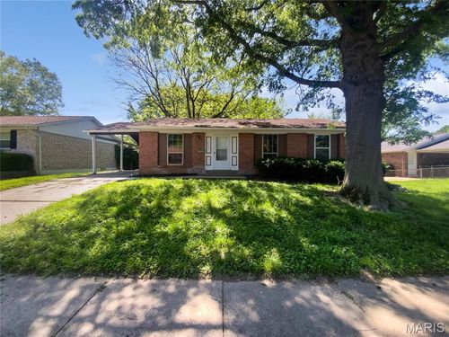 2540 Courtyard Pl, Florissant, MO, 63031-2018 | Card Image