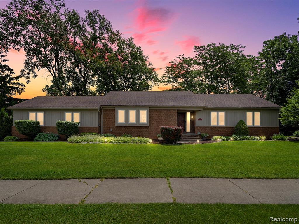Lakes Edge Dr, Oxford, MI 48371