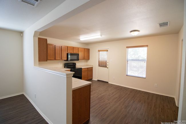124 Pointe Loop, House other with 3 bedrooms, 2 bathrooms and null parking in Cibolo TX | Image 6