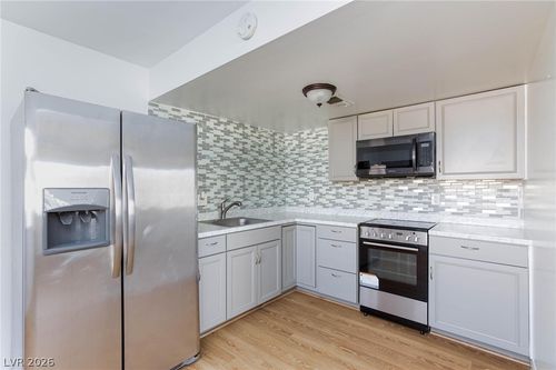 apt-26-3821 1/2 Daisy St, Las Vegas, NV, 89119-7134 | Card Image