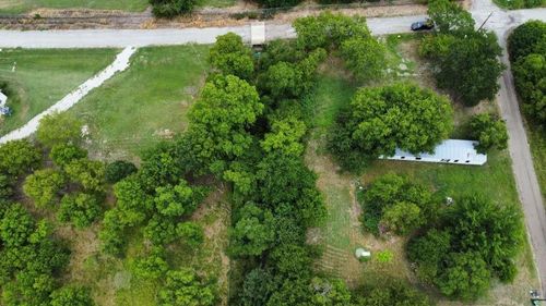 300 N Austin St, Wolfe City, TX, 75496-3526 | Card Image