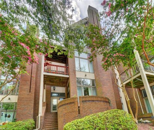 apt-460-696 Mowbray Arch, Norfolk, VA, 23507-1841 | Card Image