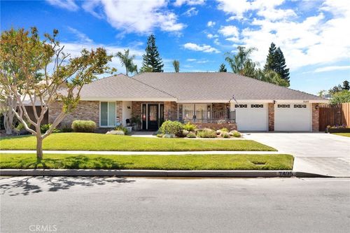 7495 N Flora Ave, Fresno, CA, 93720-2532 | Card Image
