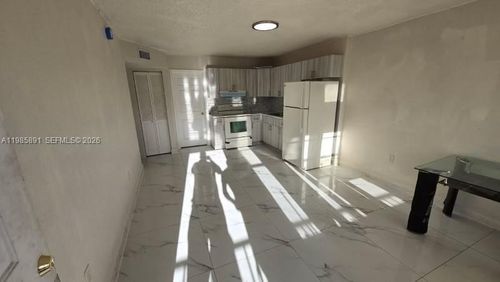 apt-11-208 Avondale Dr, Pompano Beach, FL, 33060-6800 | Card Image