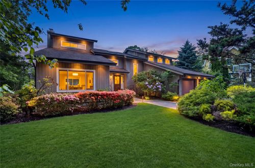 3 Leir Ct, White Plains, NY, 10605-2912 | Card Image