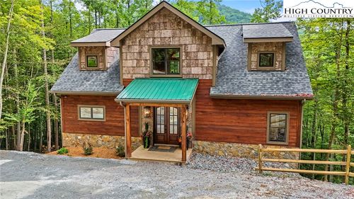 371 Hews Cir, Blowing Rock, NC, 28605-8221 | Card Image