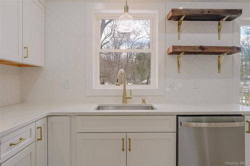 17 Maple St, Beacon, NY, 12508-2008 | Card Image