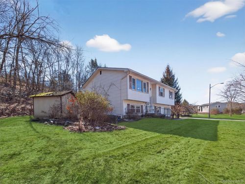 82 Lincoln St, Sloatsburg, NY, 10974-1214 | Card Image