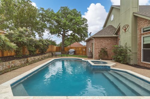 7612 Oak Knoll Dr, North Richland Hills, TX, 76182-8740 | Card Image