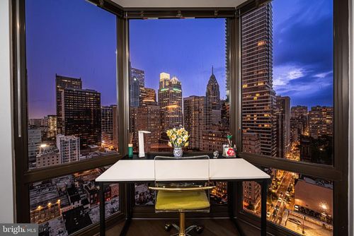 25b-2018 Walnut Street, PHILADELPHIA, PA, 19103 | Card Image
