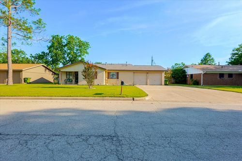 1306 Se 21st St, Mineral Wells, TX, 76067-8029 | Card Image