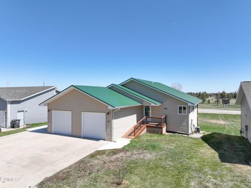440 1st St Nw, Stanley, ND, 58784-4302 | Card Image