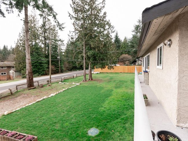 1154 Chaster Road, House other with 5 bedrooms, 2 bathrooms and 4 parking in Gibsons BC | Image 3
