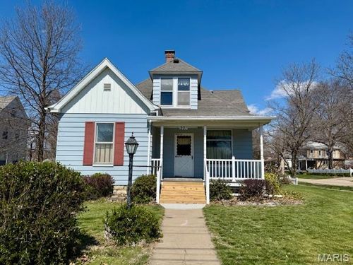 201 W Barr Ave, Jerseyville, IL, 62052-2113 | Card Image