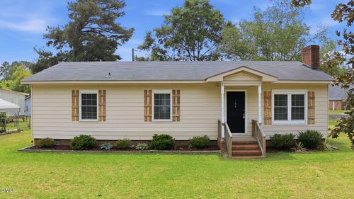 104 E Caroline Ave, Smithfield, NC, 27577-5202 | Card Image