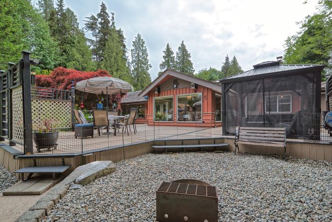 6241 Sechelt Inlet Rd, House other with 3 bedrooms, 2 bathrooms and 5 parking in Sechelt BC | Image 5