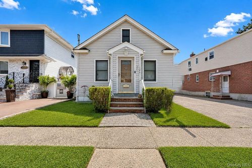 349 Werns Ave, Elmont, NY, 11003-3014 | Card Image