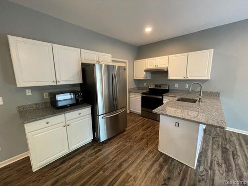 38295 Saratoga Cir, Farmington Hills, MI, 48331-3706 | Card Image