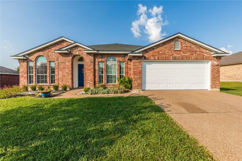 704 Pebble Creek Drive, Hewitt, TX, 76643 | Card Image
