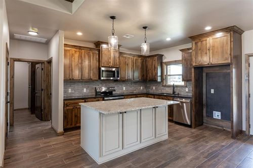 2433 Raven Cir, Blanchard, OK, 73010-4043 | Card Image