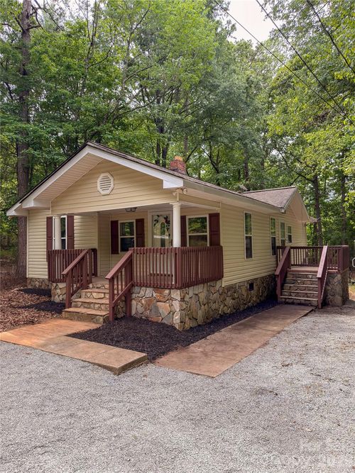3910 Oakwood Cir, Iron Station, NC, 28080-8712 | Card Image