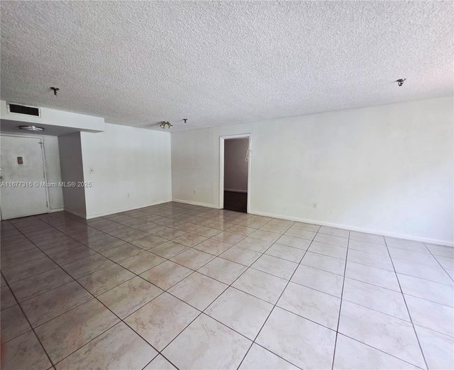 APT-215 - 661 Ne 195 Th St, Condo with 2 bedrooms, 2 bathrooms and null parking in Miami FL | Image 4