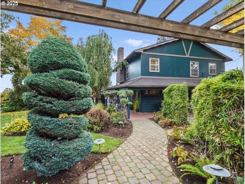 7220 Se Alder St, Portland, OR, 97215-2247 | Card Image