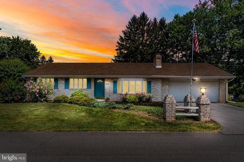 611 Wingert Dr, MECHANICSBURG, PA, 17055-5850 | Card Image