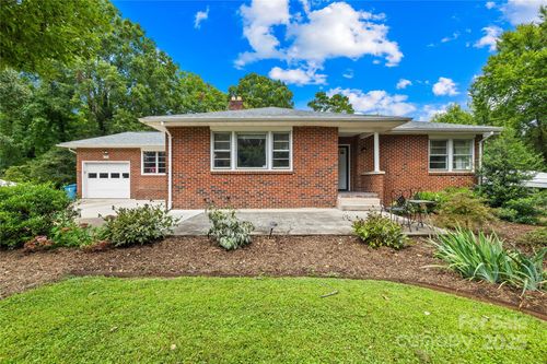207 2nd Ave Ne, Catawba, NC, 28609-8372 | Card Image