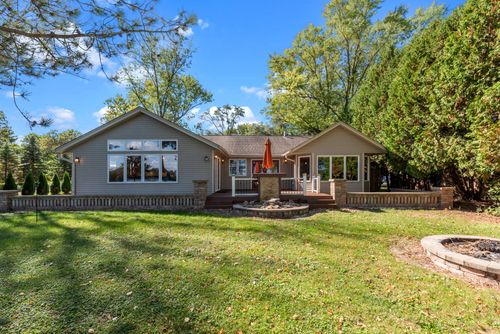 3785028 W Pretty Lake Rd, Dousman, WI, 53118-8802 | Card Image