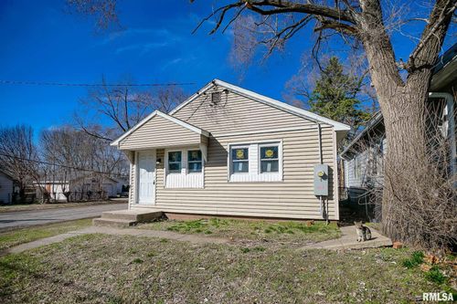 2217 W Marquette St, Peoria, IL, 61605-3352 | Card Image