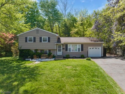 28 Ethan Dr, New Providence, NJ, 07974-1605 | Card Image