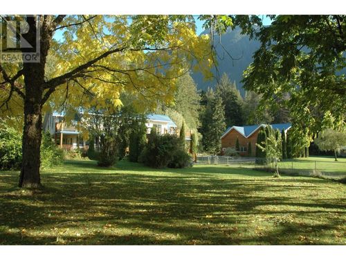 877 Mackenzie St, Bella Coola, BC, V0T1C0 | Card Image