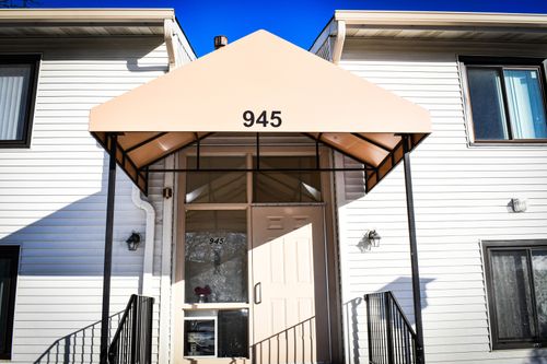 4-945 Commonwealth Ct, Vernon Hills, IL, 60061-1129 | Card Image