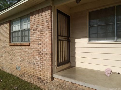 619-621 Newcastle Dr, Sherwood, AR, 72120-5024 | Card Image