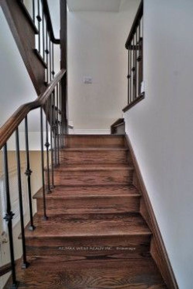11 - 15 Old Colony Rd, House attached with 4 bedrooms, 4 bathrooms and 1 parking in Richmond Hill ON | Image 4