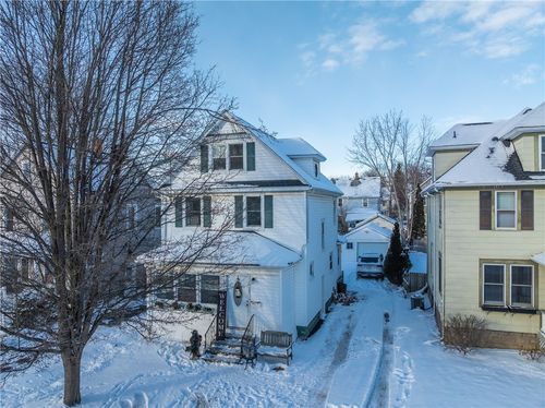 18 Deland Park A, Fairport, NY, 14450-1404 | Card Image