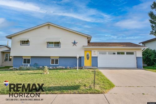 1242 Frontier Dr, Douglas, WY, 82633-2722 | Card Image