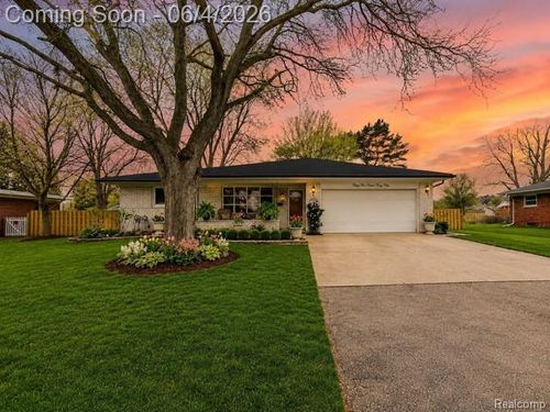 31745 Schoolcraft, Fraser, MI, 48026-3641 | Card Image