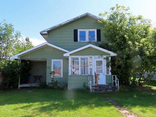 304 Governor St, Oklee, MN, 56742-4247 | Card Image