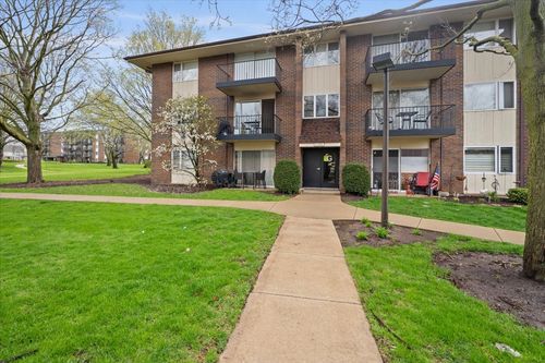 apt-g7-5S070 Pebblewood Ln, Naperville, IL, 60563-1825 | Card Image