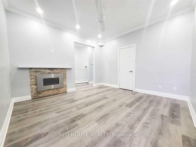 3 - 77 Victoria Ave N, Home with 2 bedrooms, 1 bathrooms and 1 parking in Hamilton ON | Image 5