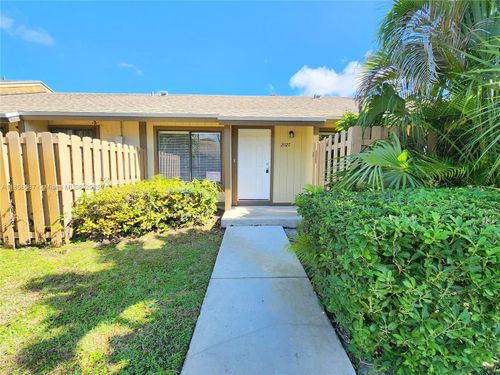 21127 Ne 5th Pl, Miami, FL, 33179-1831 | Card Image